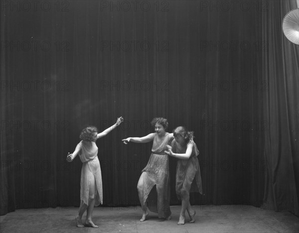 Elsie Dufour dancers, between 1918 and 1920. Creator: Arnold Genthe.