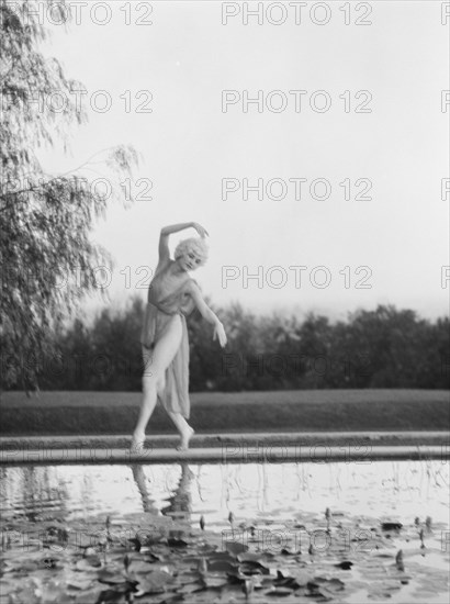 Marion Morgan dancers, between 1914 and 1927. Creator: Arnold Genthe.