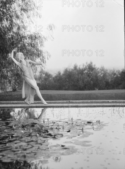 Marion Morgan dancers, between 1914 and 1927. Creator: Arnold Genthe.