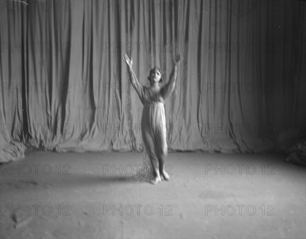 Isadora Duncan dancers, between 1915 and 1923. Creator: Arnold Genthe.