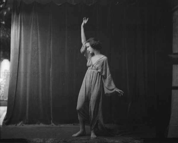 Isadora Duncan dancers, between 1915 and 1923. Creator: Arnold Genthe.