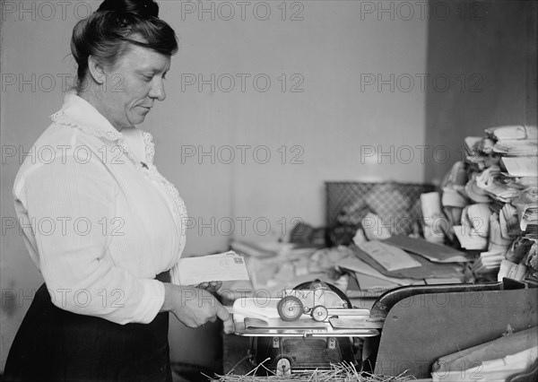 Post Office Department - Sealing Machine, 1917. Creator: Harris & Ewing.