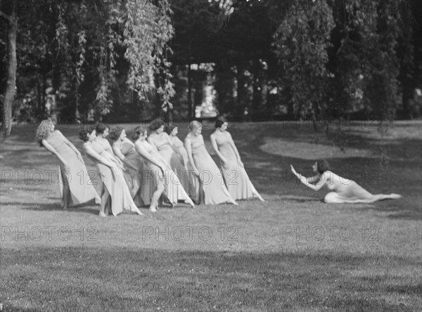 Strauss, Sarah Mildred, and pupils, 1932 June 5. Creator: Arnold Genthe.