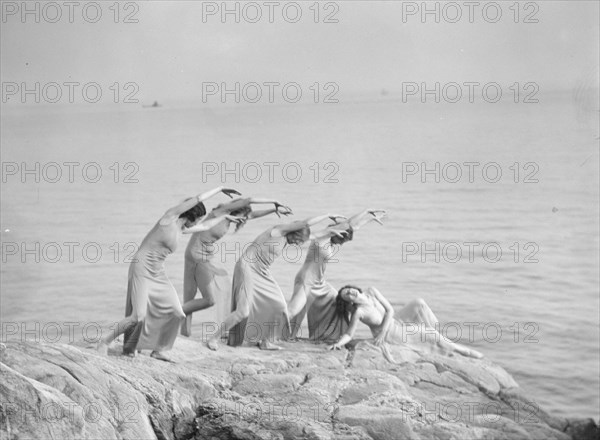 Strauss, Sarah Mildred, and pupils, 1932 June 5. Creator: Arnold Genthe.