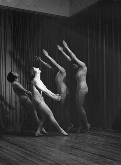 Strauss, Sarah Mildred, and pupils, 1930 Apr. 25. Creator: Arnold Genthe.