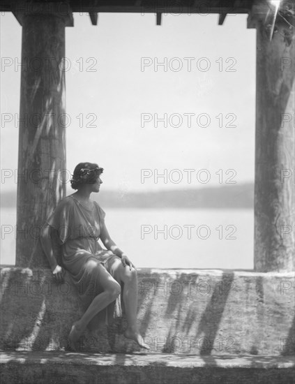 Tonetti, Miss, at Sneding's Landing, 1921 June 7. Creator: Arnold Genthe.