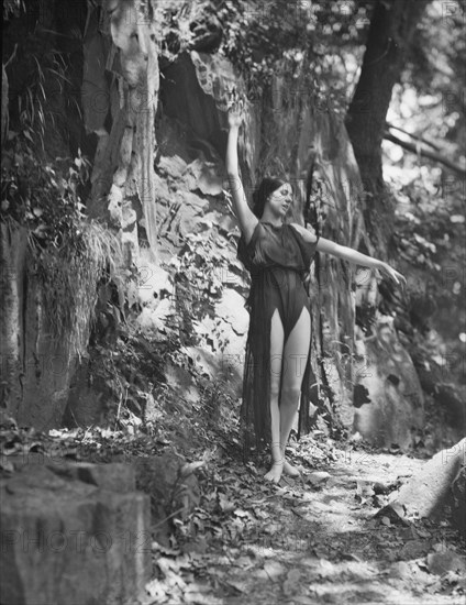 Tonetti, Miss, at Sneding's Landing, 1921 June 7. Creator: Arnold Genthe.