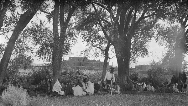 [Taos Pueblo, New Mexico], between 1899 and 1928. Creator: Arnold Genthe.