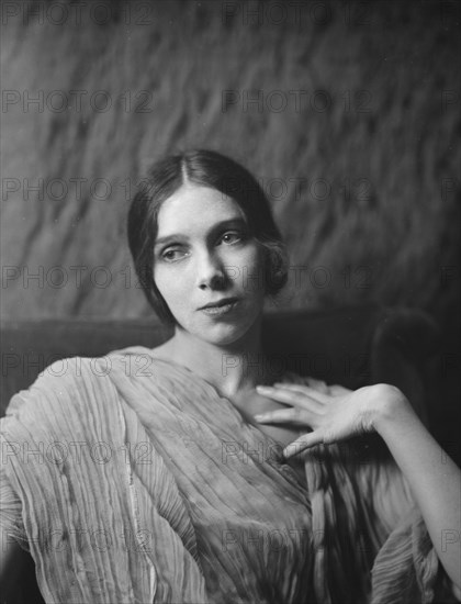 Severn, Margaret, Miss, portrait photograph, 1923 Creator: Arnold Genthe.