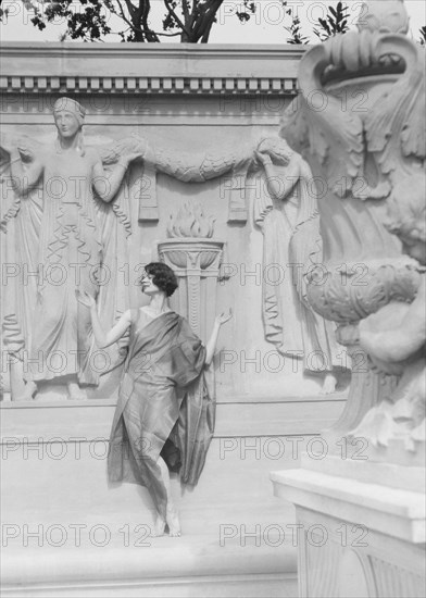 University of California at Berkeley dancers, 1927 Creator: Arnold Genthe.