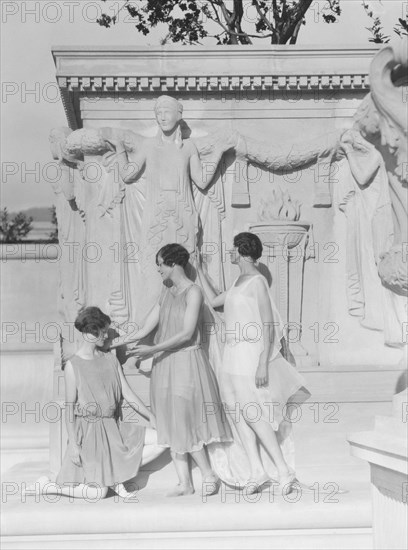 University of California at Berkeley dancers, 1927 Creator: Arnold Genthe.