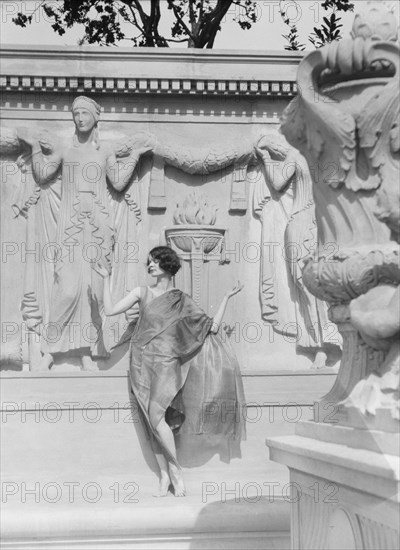 University of California at Berkeley dancers, 1927 Creator: Arnold Genthe.