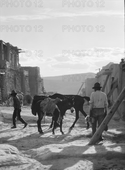 Acoma, New Mexico area views, between 1899 and 1928. Creator: Arnold Genthe.