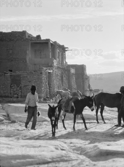 Acoma, New Mexico area views, between 1899 and 1928. Creator: Arnold Genthe.