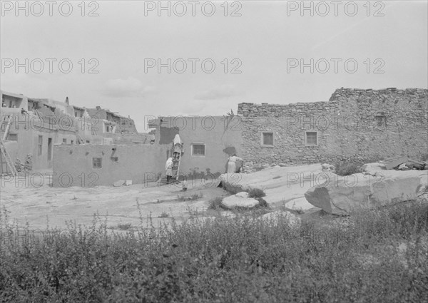 Acoma, New Mexico area views, between 1899 and 1928. Creator: Arnold Genthe.