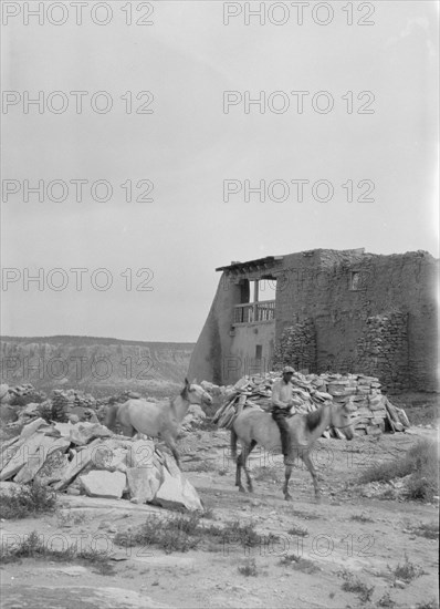 Acoma, New Mexico area views, between 1899 and 1928. Creator: Arnold Genthe.