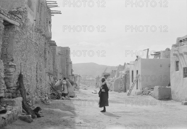 Acoma, New Mexico area views, between 1899 and 1928. Creator: Arnold Genthe.