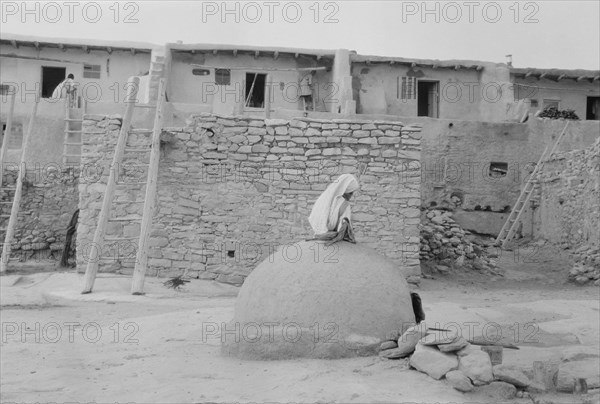 Acoma, New Mexico area views, between 1899 and 1928. Creator: Arnold Genthe.