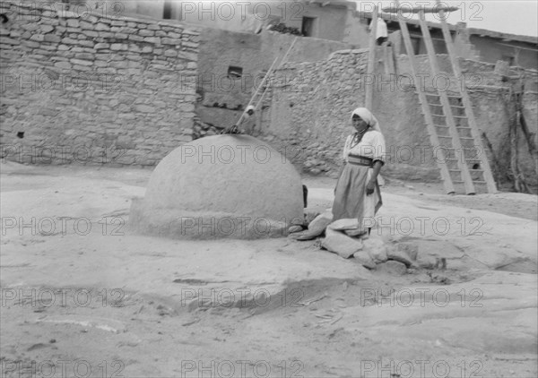 Acoma, New Mexico area views, between 1899 and 1928. Creator: Arnold Genthe.