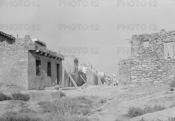 Acoma, New Mexico area views, between 1899 and 1928. Creator: Arnold Genthe.