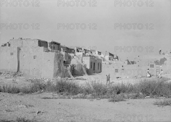 Acoma, New Mexico area views, between 1899 and 1928. Creator: Arnold Genthe.