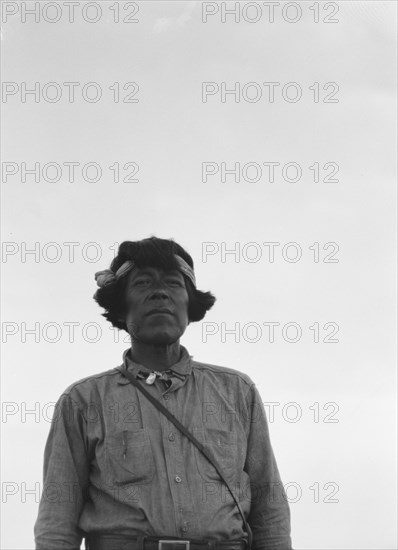 Acoma, New Mexico area views, between 1899 and 1928. Creator: Arnold Genthe.