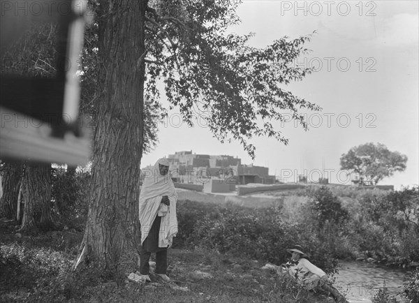 Acoma, New Mexico area views, between 1899 and 1928. Creator: Arnold Genthe.