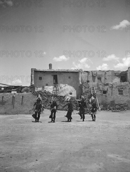 Acoma, New Mexico area views, between 1899 and 1928. Creator: Arnold Genthe.