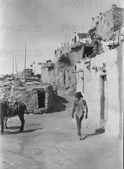 Acoma, New Mexico area views, between 1899 and 1928. Creator: Arnold Genthe.