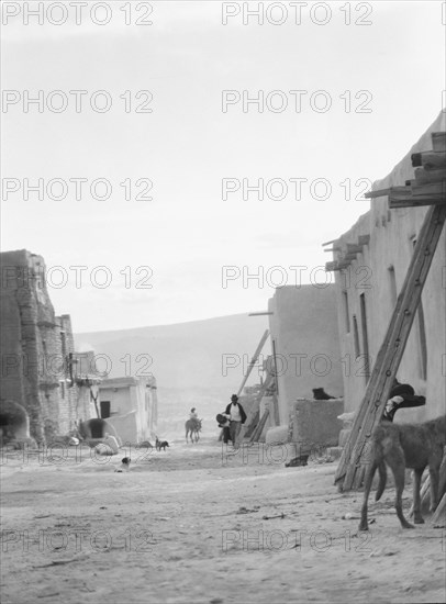 Acoma, New Mexico area views, between 1899 and 1928. Creator: Arnold Genthe.