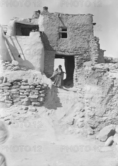 Acoma, New Mexico area views, between 1899 and 1928. Creator: Arnold Genthe.