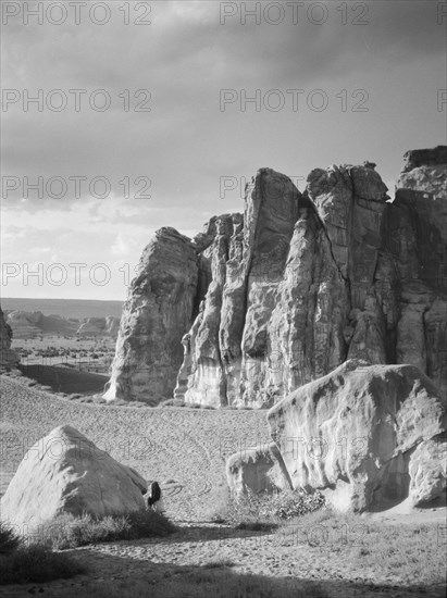 Acoma, New Mexico area views, between 1899 and 1928. Creator: Arnold Genthe.