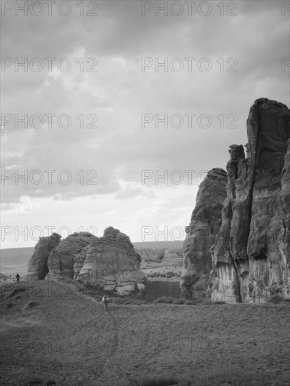 Acoma, New Mexico area views, between 1899 and 1928. Creator: Arnold Genthe.