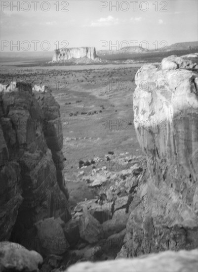 Acoma, New Mexico area views, between 1899 and 1928. Creator: Arnold Genthe.