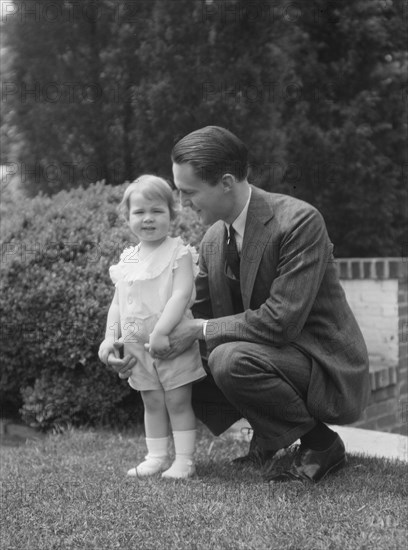 Moseley, F.S., Mr., and child, outdoors, 1930 May 24. Creator: Arnold Genthe.