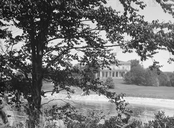 Langeloth estate, Riverside, Connecticut, 1932 June 7. Creator: Arnold Genthe.