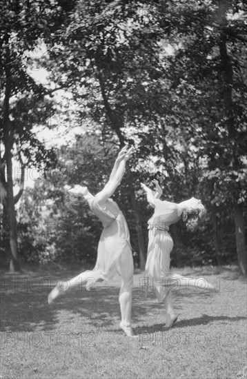 Desha and Leah dancing in Port Washington, 1921 Aug. 21. Creator: Arnold Genthe.