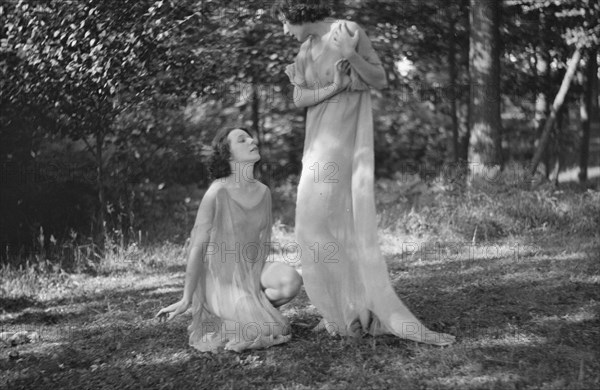 Desha and Leah dancing in Port Washington, 1921 Aug. 21. Creator: Arnold Genthe.