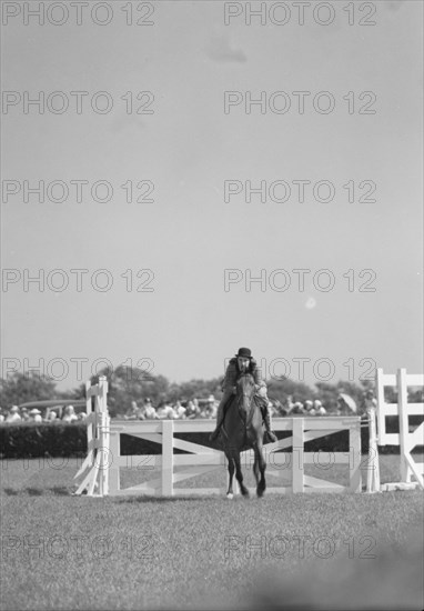 Horse show or show jumping event, between 1911 and 1942. Creator: Arnold Genthe.