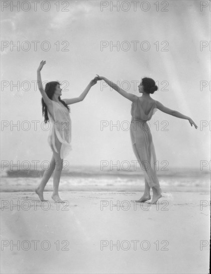 Severn, Margaret, Miss, and an unidentified dancer, 1923 Creator: Arnold Genthe.