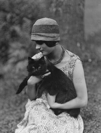 Elizabeth Duncan dancer, with cat, portrait photograph, 1926 Creator: Arnold Genthe.