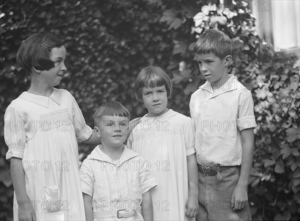 Twichell Mr., children of, portrait photograph, 1925 Nov. 19. Creator: Arnold Genthe.