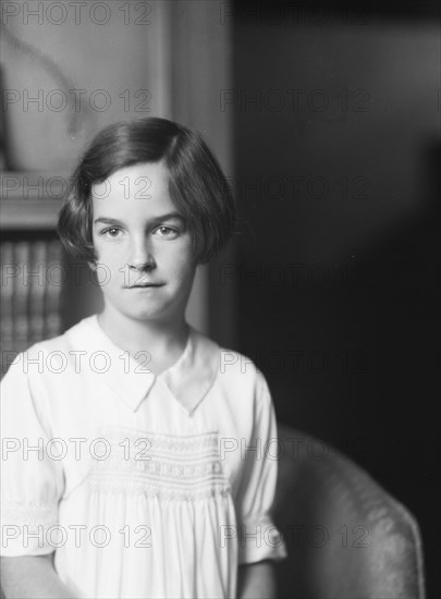 Twichell Mr., daughter of, portrait photograph, 1925 Nov. 19. Creator: Arnold Genthe.