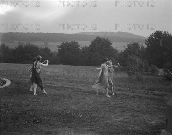 Elizabeth Duncan dancers and children, between 1916 and 1941. Creator: Arnold Genthe.