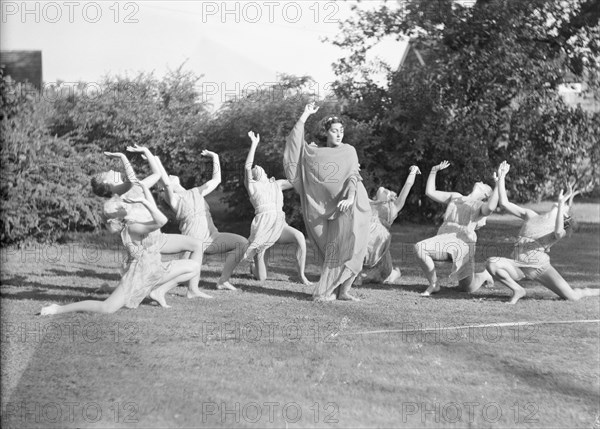 Elizabeth Duncan dancers and children, between 1916 and 1941. Creator: Arnold Genthe.