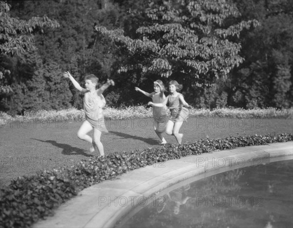 Elizabeth Duncan dancers and children, between 1916 and 1941. Creator: Arnold Genthe.