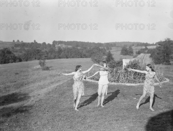 Elizabeth Duncan dancers and children, between 1916 and 1941. Creator: Arnold Genthe.