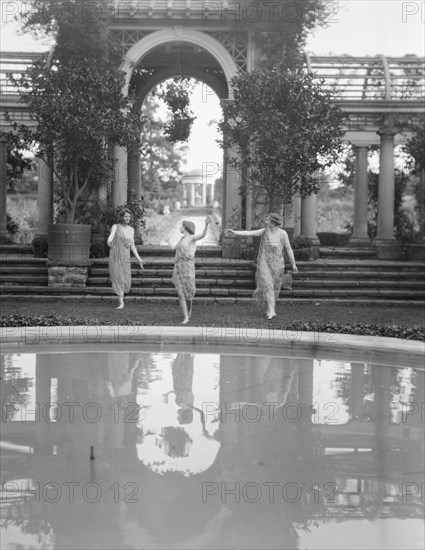 Elizabeth Duncan dancers and children, between 1916 and 1941. Creator: Arnold Genthe.