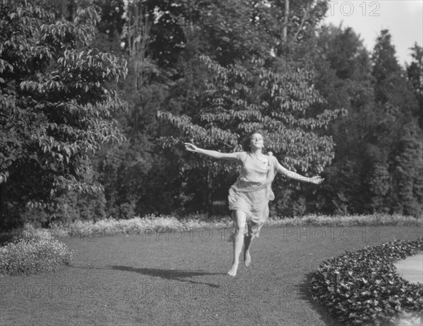 Elizabeth Duncan dancers and children, between 1916 and 1941. Creator: Arnold Genthe.