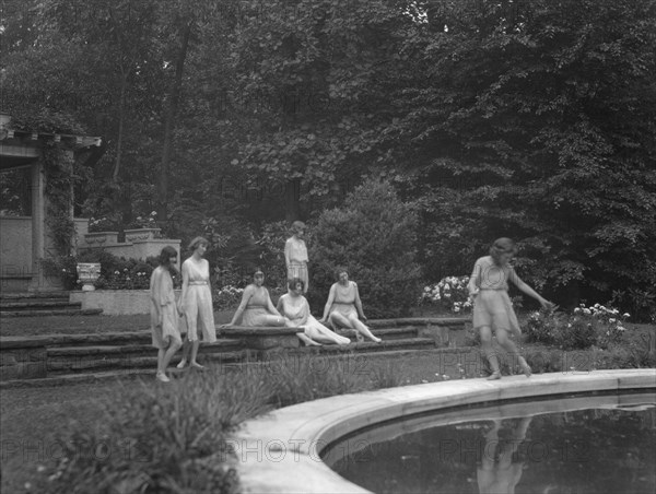 Elizabeth Duncan dancers and children, between 1916 and 1941. Creator: Arnold Genthe.